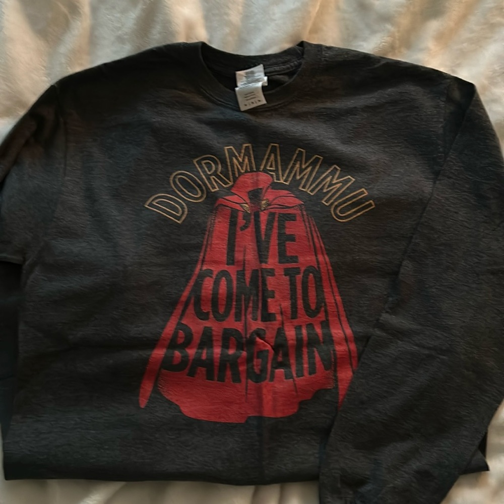 Dr. Strange themed long sleeve shirt. Size medium.